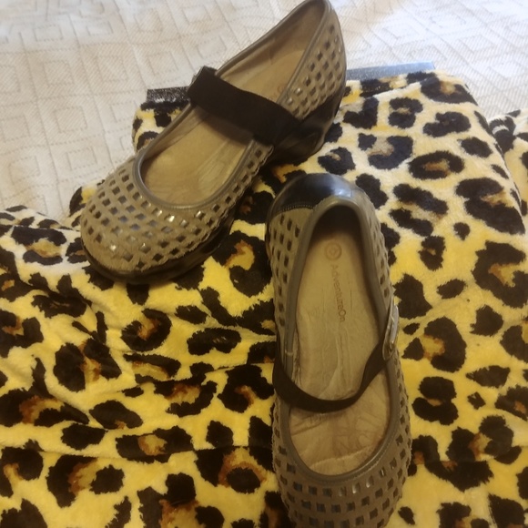 Shoes - Picture 2 of 2